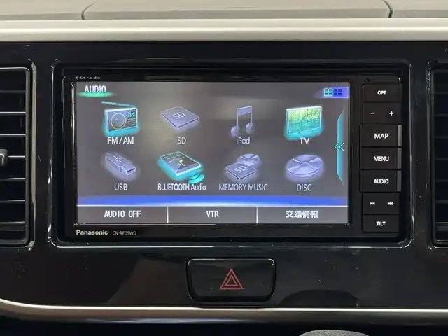 日産 デイズ ルークス ハイウェイスター Gターボ 三重県 2020(令2)年 6.2万km ホワイトパール ガソリン・ターボ/FF/インパネCVT/ストラーダ 7インチナビ CN-RE05WD/（FM/AM/SD/iPod/TV/USB/Bluetooth/MEMORY MUSIC/CD/DVD）/アラウンドビューモニター/両側オートスライドドア/ETC/安全/・エマージェンシーブレーキ/・LDW（車線逸脱警報）/・ハイビームアシスト/・VDC（ビークルダイナミクスコントロール）/・踏み間違い衝突防止アシスト/装備/・レザー調シートカバー（ブラウン）/・オートエアコン/・オートライトシステム/・LEDヘッドランプ/・フロントフォグランプ/・電動格納ドアミラー/・リヤシーリングファン（『ナノイー』）/・ステアリングスイッチ/・プッシュスタート/・インテリジェントキーx2/・SRS デュアル＋サイドエアバッグ/・純正15inAW/・保/取/など