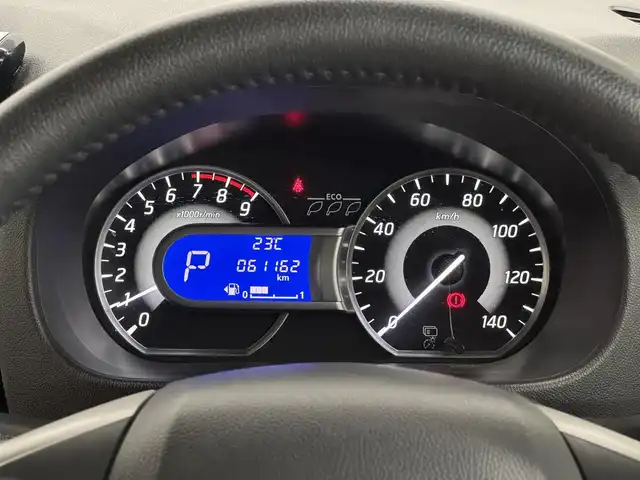 日産 デイズ ルークス ハイウェイスター Gターボ 三重県 2020(令2)年 6.2万km ホワイトパール ガソリン・ターボ/FF/インパネCVT/ストラーダ 7インチナビ CN-RE05WD/（FM/AM/SD/iPod/TV/USB/Bluetooth/MEMORY MUSIC/CD/DVD）/アラウンドビューモニター/両側オートスライドドア/ETC/安全/・エマージェンシーブレーキ/・LDW（車線逸脱警報）/・ハイビームアシスト/・VDC（ビークルダイナミクスコントロール）/・踏み間違い衝突防止アシスト/装備/・レザー調シートカバー（ブラウン）/・オートエアコン/・オートライトシステム/・LEDヘッドランプ/・フロントフォグランプ/・電動格納ドアミラー/・リヤシーリングファン（『ナノイー』）/・ステアリングスイッチ/・プッシュスタート/・インテリジェントキーx2/・SRS デュアル＋サイドエアバッグ/・純正15inAW/・保/取/など