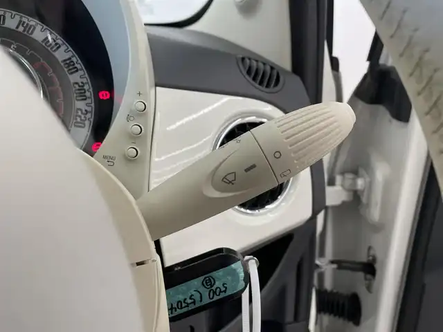 フィアット ５００ スーパーポップ チャオ 岡山県 2017(平29)年 4万km ボサノバホワイト 純正ディスプレイオーデイオ/USB/AUX/Bluetooth/ステアリングリモコン/マニュアルエアコン/ASR（アンチスリップレギュレーション）/アイドリングストップ/純正フロアマット/純正ホイールカバー/リモコンキー /ETC/保証書/取説書/スタッドレス積込/ハロゲン