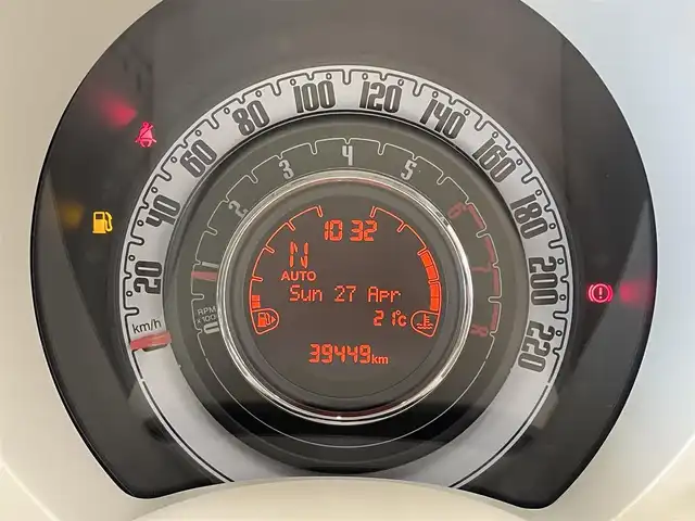 フィアット ５００ スーパーポップ チャオ 岡山県 2017(平29)年 4万km ボサノバホワイト 純正ディスプレイオーデイオ/USB/AUX/Bluetooth/ステアリングリモコン/マニュアルエアコン/ASR（アンチスリップレギュレーション）/アイドリングストップ/純正フロアマット/純正ホイールカバー/リモコンキー /ETC/保証書/取説書/スタッドレス積込/ハロゲン