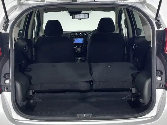 日産 ノート e－パワー X Vセレクション 神奈川県 2020(令2)年 3.5万km ブリリアントシルバー 社外７型メモリーナビゲーション【CN-B301B】/AM FM Bluetooth/インテリジェントアラウンドビューモニター/インテリジェントルームミラー/インテリジェントエマージェンシーブレーキ/車線逸脱警報/踏み間違い防止アシスト/ハイビームアシスト/フロントバックソナー/ドライブモード/プッシュスタート/ETC/インテリジェントキー/純正15インチアルミホイール/電格ウインカーミラー/LEDヘッドランプ/オートライト