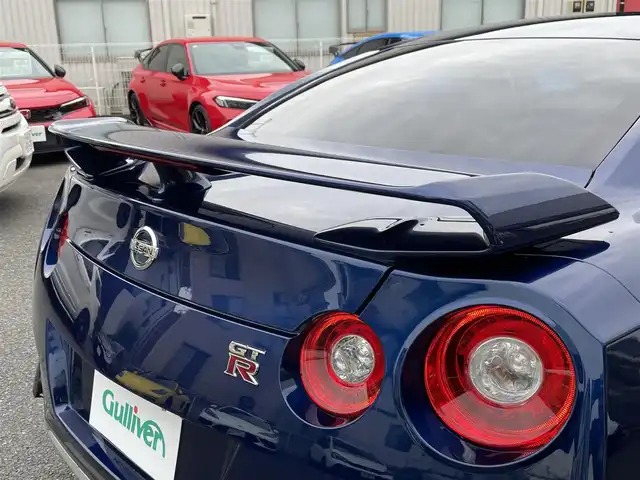 日産 ＧＴ－Ｒ ピュアエディション 神奈川県 2016(平28)年 2.4万km オーロラフレアブルーパール 純正SDナビ・地デジTV/バックモニター/ハーフレザーシート/純正20インチAW/ブレンボブレーキ/LEDヘッドライト/カーボングリル/コーナーセンサー/前席パワーシート/クルーズコントロール/純正CD/DVD/MSV/BT/USB再生/ビルトインETC/ドライブレコーダー/パドルシフト/レーダー探知機/プッシュスタート/インテリキー×2/保証書・取扱説明書