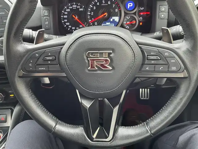 日産 ＧＴ－Ｒ ピュアエディション 神奈川県 2016(平28)年 2.4万km オーロラフレアブルーパール 純正SDナビ・地デジTV/バックモニター/ハーフレザーシート/純正20インチAW/ブレンボブレーキ/LEDヘッドライト/カーボングリル/コーナーセンサー/前席パワーシート/クルーズコントロール/純正CD/DVD/MSV/BT/USB再生/ビルトインETC/ドライブレコーダー/パドルシフト/レーダー探知機/プッシュスタート/インテリキー×2/保証書・取扱説明書