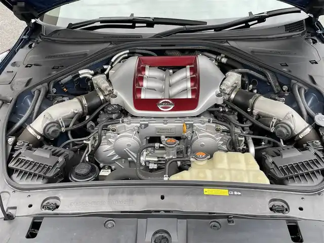 日産 ＧＴ－Ｒ ピュアエディション 神奈川県 2016(平28)年 2.4万km オーロラフレアブルーパール 純正SDナビ・地デジTV/バックモニター/ハーフレザーシート/純正20インチAW/ブレンボブレーキ/LEDヘッドライト/カーボングリル/コーナーセンサー/前席パワーシート/クルーズコントロール/純正CD/DVD/MSV/BT/USB再生/ビルトインETC/ドライブレコーダー/パドルシフト/レーダー探知機/プッシュスタート/インテリキー×2/保証書・取扱説明書