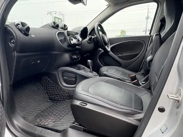 スマート ＭＣＣ スマート フォーフォー BRABUSスポーツ 徳島県 2019(平31)年 2.5万km シルバー ガラスルーフ/シートヒーター/本革巻きステアリング/クリアランスソナー/純正17インチアルミホイール/ETC/純正フロアマット/LEDヘッドライト/フォグライト/クルーズコントロール/アイドリングストップ/Bluetooth接続/オートライト/リモコンキー/スペアキー/ターボ