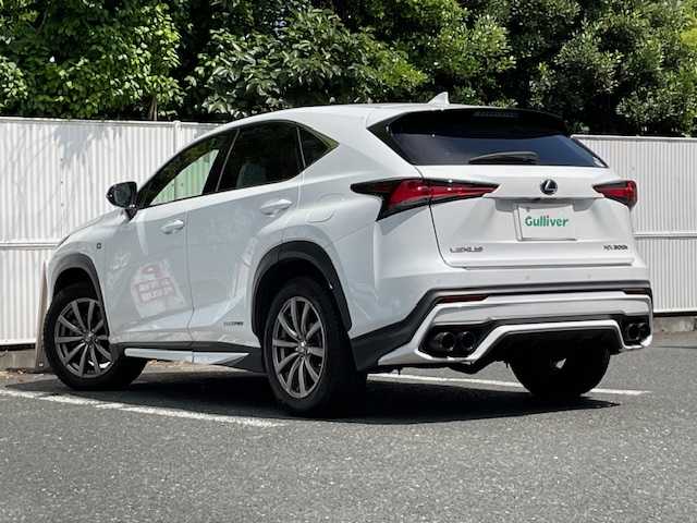 レクサス ＮＸ 300h Fスポーツ 茨城県 2019(令1)年 6.5万km ホワイトノーヴァガラスフレーク ワンオーナー/保証書/取扱説明書/カードキー　/４WD/純正メモリーナビ/（フルセグTV/CD/DVD・BD/FM・AM/USB）/パノラミックビューモニター/コーナーセンサー/前後ドラレコ　/レーダー探知機/ビルトインETC2.0/衝突軽減システム　/レーダークルーズコントロール　/プリクラッシュセーフティー/レーントレーシングアシスト/アダプティブハイビームシステム/ムーンルーフ/パドルシフト/ハーフレザー電動シート　/シートヒーター＆エアシート/パワーバックドア/ステアリングヒーター/アイドリングストップ