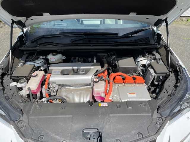 レクサス ＮＸ 300h Fスポーツ 茨城県 2019(令1)年 6.5万km ホワイトノーヴァガラスフレーク ワンオーナー/保証書/取扱説明書/カードキー　/４WD/純正メモリーナビ/（フルセグTV/CD/DVD・BD/FM・AM/USB）/パノラミックビューモニター/コーナーセンサー/前後ドラレコ　/レーダー探知機/ビルトインETC2.0/衝突軽減システム　/レーダークルーズコントロール　/プリクラッシュセーフティー/レーントレーシングアシスト/アダプティブハイビームシステム/ムーンルーフ/パドルシフト/ハーフレザー電動シート　/シートヒーター＆エアシート/パワーバックドア/ステアリングヒーター/アイドリングストップ