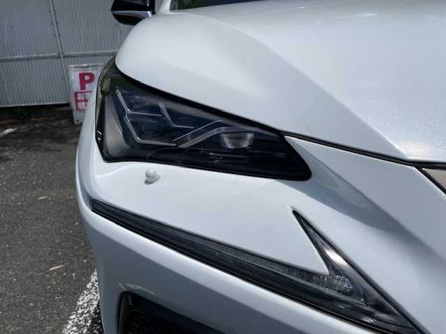 レクサス ＮＸ 300h Fスポーツ 茨城県 2019(令1)年 6.5万km ホワイトノーヴァガラスフレーク ワンオーナー/保証書/取扱説明書/カードキー　/４WD/純正メモリーナビ/（フルセグTV/CD/DVD・BD/FM・AM/USB）/パノラミックビューモニター/コーナーセンサー/前後ドラレコ　/レーダー探知機/ビルトインETC2.0/衝突軽減システム　/レーダークルーズコントロール　/プリクラッシュセーフティー/レーントレーシングアシスト/アダプティブハイビームシステム/ムーンルーフ/パドルシフト/ハーフレザー電動シート　/シートヒーター＆エアシート/パワーバックドア/ステアリングヒーター/アイドリングストップ