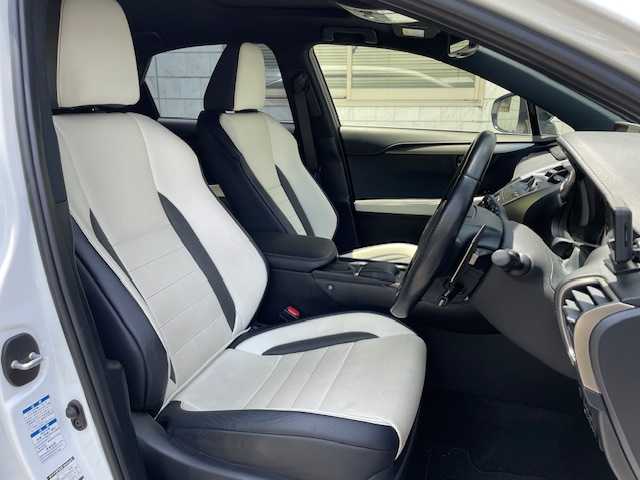 レクサス ＮＸ 300h Fスポーツ 茨城県 2019(令1)年 6.5万km ホワイトノーヴァガラスフレーク ワンオーナー/保証書/取扱説明書/カードキー　/４WD/純正メモリーナビ/（フルセグTV/CD/DVD・BD/FM・AM/USB）/パノラミックビューモニター/コーナーセンサー/前後ドラレコ　/レーダー探知機/ビルトインETC2.0/衝突軽減システム　/レーダークルーズコントロール　/プリクラッシュセーフティー/レーントレーシングアシスト/アダプティブハイビームシステム/ムーンルーフ/パドルシフト/ハーフレザー電動シート　/シートヒーター＆エアシート/パワーバックドア/ステアリングヒーター/アイドリングストップ