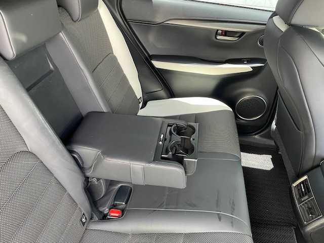 レクサス ＮＸ 300h Fスポーツ 茨城県 2019(令1)年 6.5万km ホワイトノーヴァガラスフレーク ワンオーナー/保証書/取扱説明書/カードキー　/４WD/純正メモリーナビ/（フルセグTV/CD/DVD・BD/FM・AM/USB）/パノラミックビューモニター/コーナーセンサー/前後ドラレコ　/レーダー探知機/ビルトインETC2.0/衝突軽減システム　/レーダークルーズコントロール　/プリクラッシュセーフティー/レーントレーシングアシスト/アダプティブハイビームシステム/ムーンルーフ/パドルシフト/ハーフレザー電動シート　/シートヒーター＆エアシート/パワーバックドア/ステアリングヒーター/アイドリングストップ