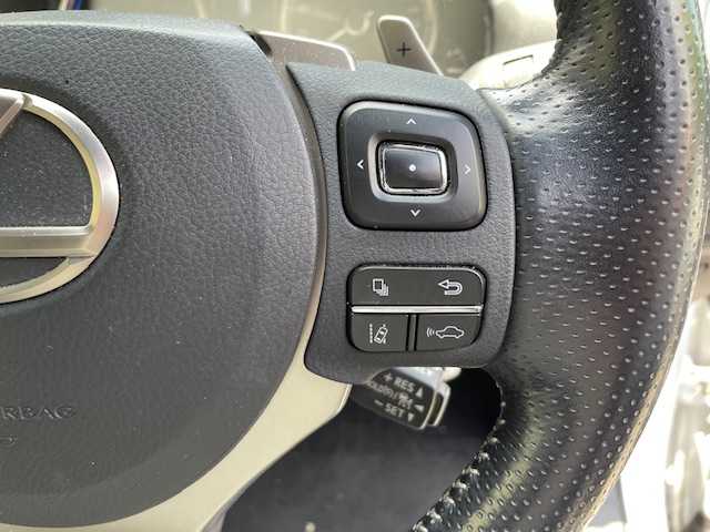 レクサス ＮＸ 300h Fスポーツ 茨城県 2019(令1)年 6.5万km ホワイトノーヴァガラスフレーク ワンオーナー/保証書/取扱説明書/カードキー　/４WD/純正メモリーナビ/（フルセグTV/CD/DVD・BD/FM・AM/USB）/パノラミックビューモニター/コーナーセンサー/前後ドラレコ　/レーダー探知機/ビルトインETC2.0/衝突軽減システム　/レーダークルーズコントロール　/プリクラッシュセーフティー/レーントレーシングアシスト/アダプティブハイビームシステム/ムーンルーフ/パドルシフト/ハーフレザー電動シート　/シートヒーター＆エアシート/パワーバックドア/ステアリングヒーター/アイドリングストップ