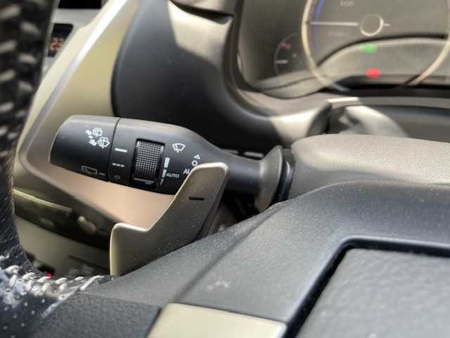 レクサス ＮＸ 300h Fスポーツ 茨城県 2019(令1)年 6.5万km ホワイトノーヴァガラスフレーク ワンオーナー/保証書/取扱説明書/カードキー　/４WD/純正メモリーナビ/（フルセグTV/CD/DVD・BD/FM・AM/USB）/パノラミックビューモニター/コーナーセンサー/前後ドラレコ　/レーダー探知機/ビルトインETC2.0/衝突軽減システム　/レーダークルーズコントロール　/プリクラッシュセーフティー/レーントレーシングアシスト/アダプティブハイビームシステム/ムーンルーフ/パドルシフト/ハーフレザー電動シート　/シートヒーター＆エアシート/パワーバックドア/ステアリングヒーター/アイドリングストップ