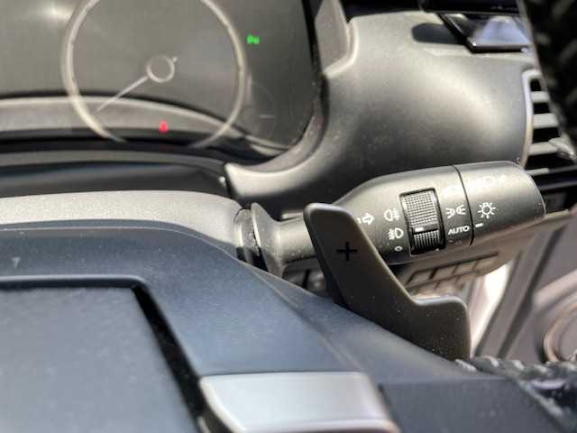 レクサス ＮＸ 300h Fスポーツ 茨城県 2019(令1)年 6.5万km ホワイトノーヴァガラスフレーク ワンオーナー/保証書/取扱説明書/カードキー　/４WD/純正メモリーナビ/（フルセグTV/CD/DVD・BD/FM・AM/USB）/パノラミックビューモニター/コーナーセンサー/前後ドラレコ　/レーダー探知機/ビルトインETC2.0/衝突軽減システム　/レーダークルーズコントロール　/プリクラッシュセーフティー/レーントレーシングアシスト/アダプティブハイビームシステム/ムーンルーフ/パドルシフト/ハーフレザー電動シート　/シートヒーター＆エアシート/パワーバックドア/ステアリングヒーター/アイドリングストップ