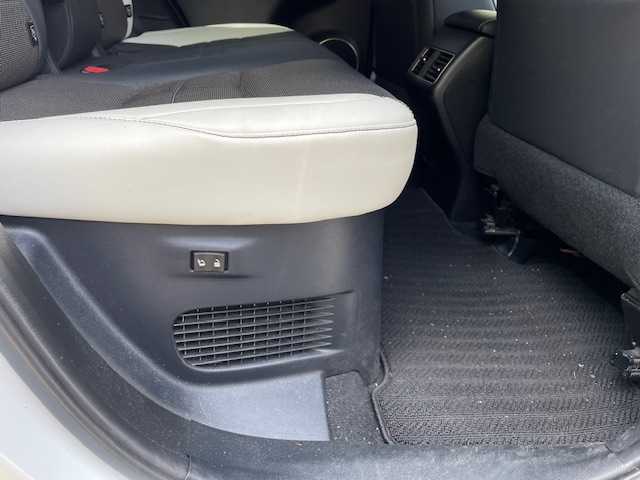レクサス ＮＸ 300h Fスポーツ 茨城県 2019(令1)年 6.5万km ホワイトノーヴァガラスフレーク ワンオーナー/保証書/取扱説明書/カードキー　/４WD/純正メモリーナビ/（フルセグTV/CD/DVD・BD/FM・AM/USB）/パノラミックビューモニター/コーナーセンサー/前後ドラレコ　/レーダー探知機/ビルトインETC2.0/衝突軽減システム　/レーダークルーズコントロール　/プリクラッシュセーフティー/レーントレーシングアシスト/アダプティブハイビームシステム/ムーンルーフ/パドルシフト/ハーフレザー電動シート　/シートヒーター＆エアシート/パワーバックドア/ステアリングヒーター/アイドリングストップ