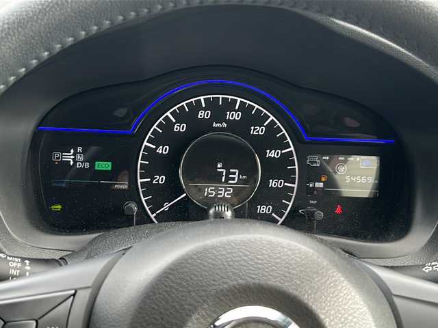 日産 ノート e－パワー メダリスト 富山県 2017(平29)年 5.4万km ブリリアントホワイトパール 全周囲カメラ/純正ナビ/ワンセグTV/CD/DVD/Bluetooth/デジタルインナーミラー/バックカメラ/ドライブレコーダー/コーナーセンサー/スマートキー/スペアキー１本/AWスタッドレスタイヤ車載/オートライト/ETC