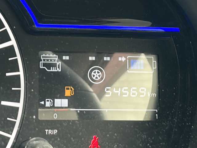 日産 ノート e－パワー メダリスト 富山県 2017(平29)年 5.4万km ブリリアントホワイトパール 全周囲カメラ/純正ナビ/ワンセグTV/CD/DVD/Bluetooth/デジタルインナーミラー/バックカメラ/ドライブレコーダー/コーナーセンサー/スマートキー/スペアキー１本/AWスタッドレスタイヤ車載/オートライト/ETC