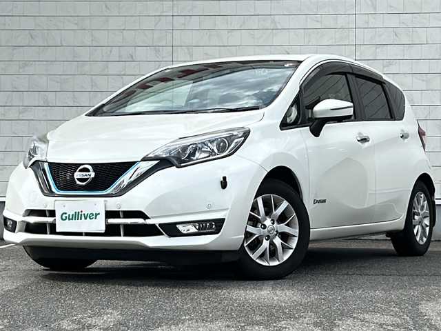 日産 ノート e－パワー メダリスト 富山県 2017(平29)年 5.4万km ブリリアントホワイトパール 全周囲カメラ/純正ナビ/ワンセグTV/CD/DVD/Bluetooth/デジタルインナーミラー/バックカメラ/ドライブレコーダー/コーナーセンサー/スマートキー/スペアキー１本/AWスタッドレスタイヤ車載/オートライト/ETC