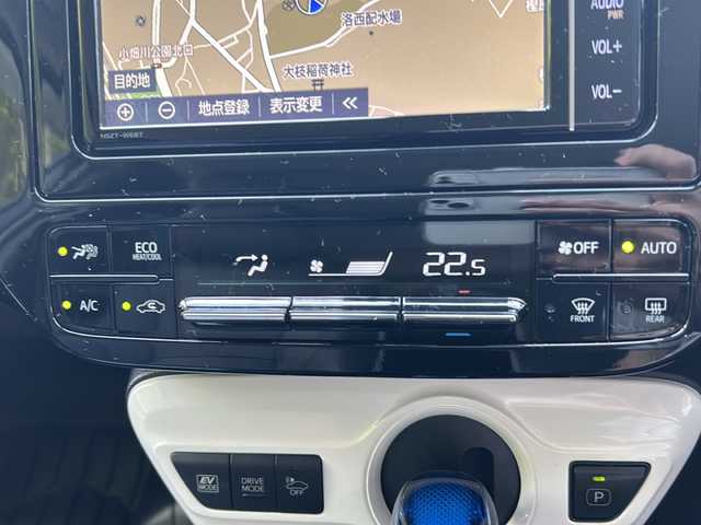 トヨタ プリウス Sセーフティプラス 京都府 2018(平30)年 10万km アティチュードブラックマイカ ワンオーナー/純正ナビ/ ・フルセグTV/BT/AM/FM/バックカメラ/ビルトインETC/自動駐車システム/ドライブレコーダー/プリクラッシュセーフティ/インテリジェントクリアランスソナー/車線逸脱防止装置/クルーズコントロール/オートライト/オートハイビーム/オールオートパワーウィンドウ/電格インナーミラー/横滑り防止装置/プッシュスタート/オートリトラクタブルミラー/ステアリングスイッチ/ドアバイザー/純正フロアマット/保証書/取扱説明書/スマートスペアキー×１