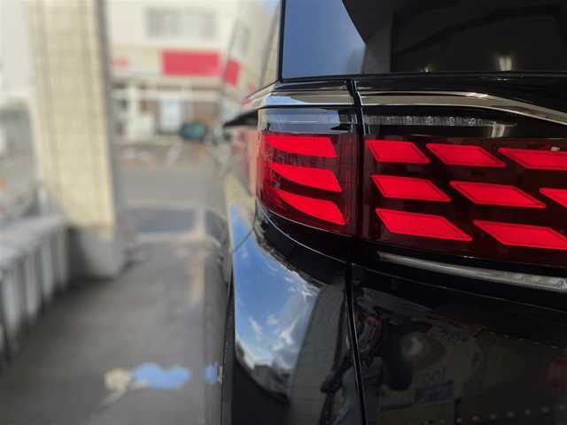 トヨタ アルファード Z 愛知県 2023(令5)年 1.2万km ブラック /当店買取/法人1オーナー/禁煙//ナビ機能付14インチディスプレイオーディオ///フルセグTV/Bluetooth/Miracast//typeC/HDMI/AppleCarplay//純正13.2型有機EL後席ディスプレイ//360度カメラ/ヘッドアップディスプレイ//黒革シート/パワーシート/シートヒーター/エアーシート//モデリスタエアロ/モデリスタマフラー//モデリスタシグネチャーイルミブレード//3眼LEDヘッド/Aライト/AHB/LEDフォグ//シーケンシャルウィンカー//左右独立ムーンルーフ//トヨタチームメイト///アドバンスドドライブ/レーダークルーズコントロール//PCS/LDA/PDA/RSA/レーンチェンジアシスト/BSM//リヤフロントクロストラフィックアラート/Pソナー//PKSB/リヤカメラディテクション/安心降車アシスト//ビルトインETC/100V100Wコンセント//パワーゲート/両側Pスライドドア//ユニバーサルステップ/デジタルインナーミラー//パンク修理キット/3列目ヘッドレスト車載//保証書/取説/スペアキー/スマートキー