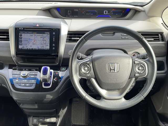 ホンダ フリード ハイブリット EX 長野県 2016(平28)年 6.6万km ブルーホライゾンM ホンダセンシング/・衝突軽減ブレーキ/・誤発進抑制機能/・アダプティブクルーズコントロール/・車線維持支援システム/・歩行者事故低減ステアリング/・路外逸脱抑制機能/・先行車発進お知らせ機能/・標識認識機能/Hondaインターナビ/（CD/DVD/フルセグTV/Bluetooth/HDMI）/バックカメラ/ビルトインETC/両側パワースライドドア/前席シートヒーター/ドライブレコーダー/革巻きステアリング/ステアリングスイッチ/LEDヘッドライト/フォグランプ/スマートキー/Pスタート/電動格納ミラー/純正フロアマット/純正15インチAW/スタッドレス積み込み
