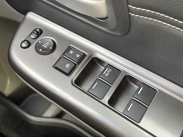 ホンダ フリード ハイブリット EX 長野県 2016(平28)年 6.6万km ブルーホライゾンM ホンダセンシング/・衝突軽減ブレーキ/・誤発進抑制機能/・アダプティブクルーズコントロール/・車線維持支援システム/・歩行者事故低減ステアリング/・路外逸脱抑制機能/・先行車発進お知らせ機能/・標識認識機能/Hondaインターナビ/（CD/DVD/フルセグTV/Bluetooth/HDMI）/バックカメラ/ビルトインETC/両側パワースライドドア/前席シートヒーター/ドライブレコーダー/革巻きステアリング/ステアリングスイッチ/LEDヘッドライト/フォグランプ/スマートキー/Pスタート/電動格納ミラー/純正フロアマット/純正15インチAW/スタッドレス積み込み