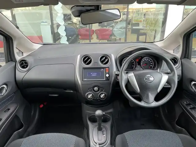 日産 ノート X 香川県 2016(平28)年 4.5万km ダークメタルグレー 登録時走行距離：44450km/純正ナビゲーション/→CD再生/ETC/エマージェンシーブレーキ/プッシュスタート/レベライザー/純正フロアマット/バイザー/レーンキープ/スマートキー