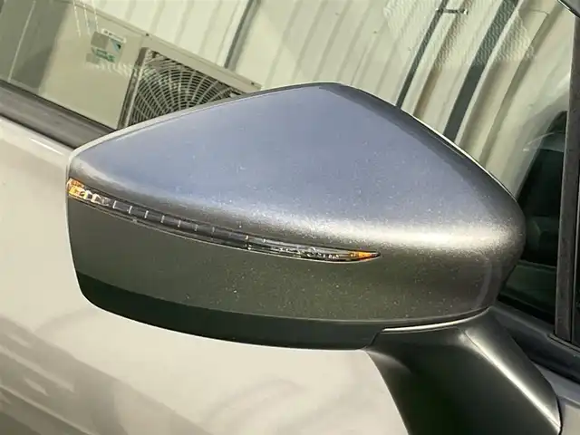 日産 ノート X 香川県 2016(平28)年 4.5万km ダークメタルグレー 登録時走行距離：44450km/純正ナビゲーション/→CD再生/ETC/エマージェンシーブレーキ/プッシュスタート/レベライザー/純正フロアマット/バイザー/レーンキープ/スマートキー