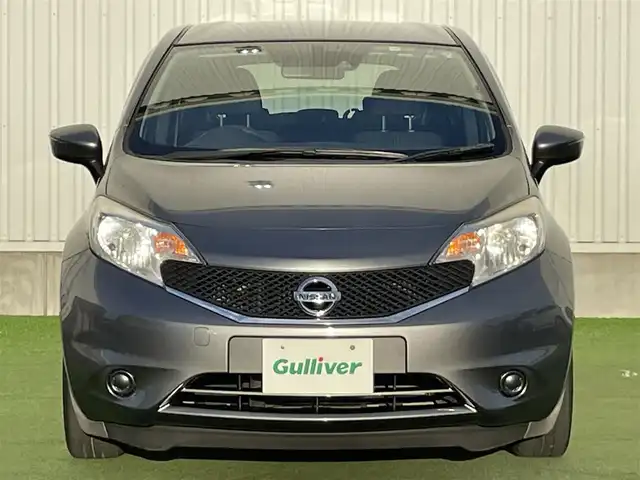 日産 ノート X 香川県 2016(平28)年 4.5万km ダークメタルグレー 登録時走行距離：44450km/純正ナビゲーション/→CD再生/ETC/エマージェンシーブレーキ/プッシュスタート/レベライザー/純正フロアマット/バイザー/レーンキープ/スマートキー