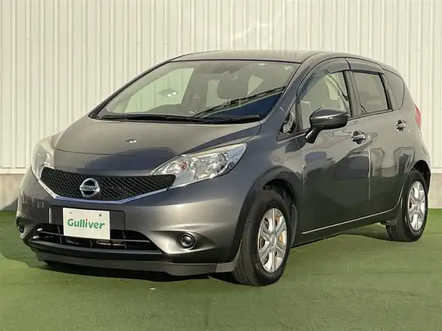 日産 ノート X 香川県 2016(平28)年 4.5万km ダークメタルグレー 登録時走行距離：44450km/純正ナビゲーション/→CD再生/ETC/エマージェンシーブレーキ/プッシュスタート/レベライザー/純正フロアマット/バイザー/レーンキープ/スマートキー
