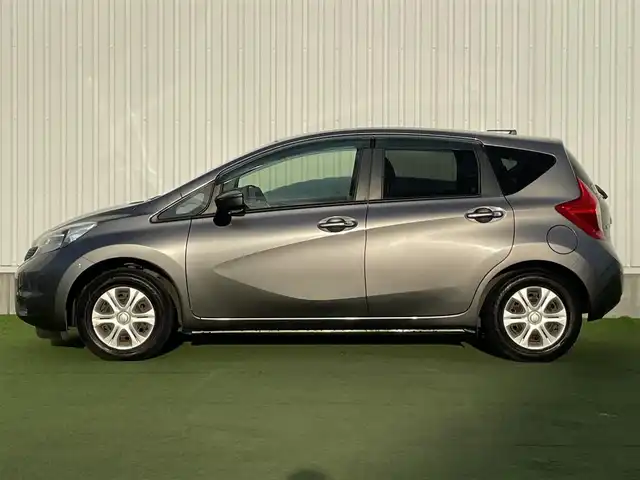 日産 ノート X 香川県 2016(平28)年 4.5万km ダークメタルグレー 登録時走行距離：44450km/純正ナビゲーション/→CD再生/ETC/エマージェンシーブレーキ/プッシュスタート/レベライザー/純正フロアマット/バイザー/レーンキープ/スマートキー