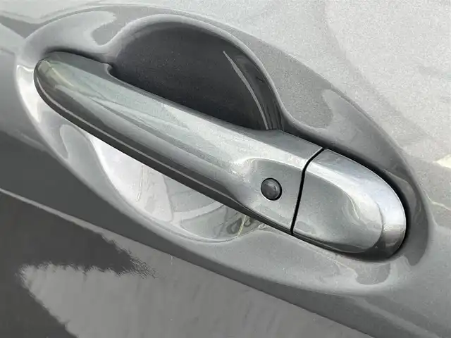 日産 ノート X 香川県 2016(平28)年 4.5万km ダークメタルグレー 登録時走行距離：44450km/純正ナビゲーション/→CD再生/ETC/エマージェンシーブレーキ/プッシュスタート/レベライザー/純正フロアマット/バイザー/レーンキープ/スマートキー