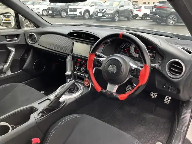 トヨタ ８６ GT 三重県 2018(平30)年 5.3万km クリスタルホワイトパール 車検R9年2月21日/登録時走行距離53073km/♪純正SDナビ/　・TV・AUX・CD再生/　・Bluetooth/♪バックカメラ/♪TEIN車高調/♪社外テールランプ/♪社外フォーン/♪クルーズコントロール/♪スマートキー/♪プッシュスタート/♪LEDヘッドライト/♪LEDフォグライト/♪オートライト/♪革巻きステアリング/♪ステアリングスイッチ/♪ドライブレコーダー/♪フロアマット/♪電動格納ミラー/♪ETC/♪プライバシーガラス/♪横滑り防止/♪サイド/カーテンエアバック