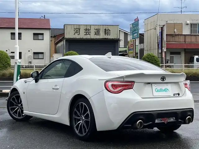 トヨタ ８６ GT 三重県 2018(平30)年 5.3万km クリスタルホワイトパール 車検R9年2月21日/登録時走行距離53073km/♪純正SDナビ/　・TV・AUX・CD再生/　・Bluetooth/♪バックカメラ/♪TEIN車高調/♪社外テールランプ/♪社外フォーン/♪クルーズコントロール/♪スマートキー/♪プッシュスタート/♪LEDヘッドライト/♪LEDフォグライト/♪オートライト/♪革巻きステアリング/♪ステアリングスイッチ/♪ドライブレコーダー/♪フロアマット/♪電動格納ミラー/♪ETC/♪プライバシーガラス/♪横滑り防止/♪サイド/カーテンエアバック