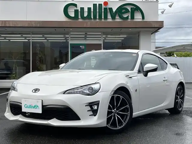 トヨタ ８６ GT 三重県 2018(平30)年 5.3万km クリスタルホワイトパール 車検R9年2月21日/登録時走行距離53073km/♪純正SDナビ/　・TV・AUX・CD再生/　・Bluetooth/♪バックカメラ/♪TEIN車高調/♪社外テールランプ/♪社外フォーン/♪クルーズコントロール/♪スマートキー/♪プッシュスタート/♪LEDヘッドライト/♪LEDフォグライト/♪オートライト/♪革巻きステアリング/♪ステアリングスイッチ/♪ドライブレコーダー/♪フロアマット/♪電動格納ミラー/♪ETC/♪プライバシーガラス/♪横滑り防止/♪サイド/カーテンエアバック