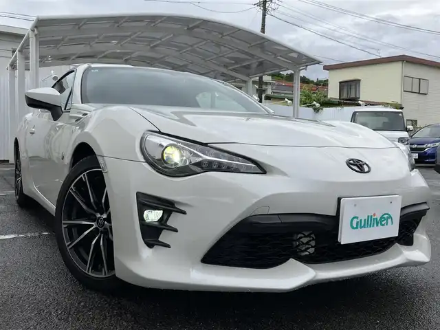 トヨタ ８６ GT 三重県 2018(平30)年 5.3万km クリスタルホワイトパール 車検R9年2月21日/登録時走行距離53073km/♪純正SDナビ/　・TV・AUX・CD再生/　・Bluetooth/♪バックカメラ/♪TEIN車高調/♪社外テールランプ/♪社外フォーン/♪クルーズコントロール/♪スマートキー/♪プッシュスタート/♪LEDヘッドライト/♪LEDフォグライト/♪オートライト/♪革巻きステアリング/♪ステアリングスイッチ/♪ドライブレコーダー/♪フロアマット/♪電動格納ミラー/♪ETC/♪プライバシーガラス/♪横滑り防止/♪サイド/カーテンエアバック