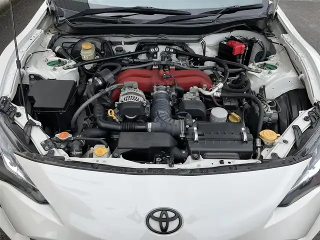 トヨタ ８６ GT 三重県 2018(平30)年 5.3万km クリスタルホワイトパール 車検R9年2月21日/登録時走行距離53073km/♪純正SDナビ/　・TV・AUX・CD再生/　・Bluetooth/♪バックカメラ/♪TEIN車高調/♪社外テールランプ/♪社外フォーン/♪クルーズコントロール/♪スマートキー/♪プッシュスタート/♪LEDヘッドライト/♪LEDフォグライト/♪オートライト/♪革巻きステアリング/♪ステアリングスイッチ/♪ドライブレコーダー/♪フロアマット/♪電動格納ミラー/♪ETC/♪プライバシーガラス/♪横滑り防止/♪サイド/カーテンエアバック