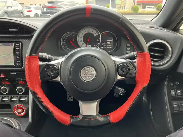 トヨタ ８６ GT 三重県 2018(平30)年 5.3万km クリスタルホワイトパール 車検R9年2月21日/登録時走行距離53073km/♪純正SDナビ/　・TV・AUX・CD再生/　・Bluetooth/♪バックカメラ/♪TEIN車高調/♪社外テールランプ/♪社外フォーン/♪クルーズコントロール/♪スマートキー/♪プッシュスタート/♪LEDヘッドライト/♪LEDフォグライト/♪オートライト/♪革巻きステアリング/♪ステアリングスイッチ/♪ドライブレコーダー/♪フロアマット/♪電動格納ミラー/♪ETC/♪プライバシーガラス/♪横滑り防止/♪サイド/カーテンエアバック