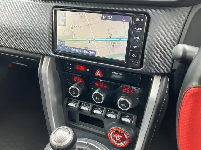 トヨタ ８６ GT 三重県 2018(平30)年 5.3万km クリスタルホワイトパール 車検R9年2月21日/登録時走行距離53073km/♪純正SDナビ/　・TV・AUX・CD再生/　・Bluetooth/♪バックカメラ/♪TEIN車高調/♪社外テールランプ/♪社外フォーン/♪クルーズコントロール/♪スマートキー/♪プッシュスタート/♪LEDヘッドライト/♪LEDフォグライト/♪オートライト/♪革巻きステアリング/♪ステアリングスイッチ/♪ドライブレコーダー/♪フロアマット/♪電動格納ミラー/♪ETC/♪プライバシーガラス/♪横滑り防止/♪サイド/カーテンエアバック