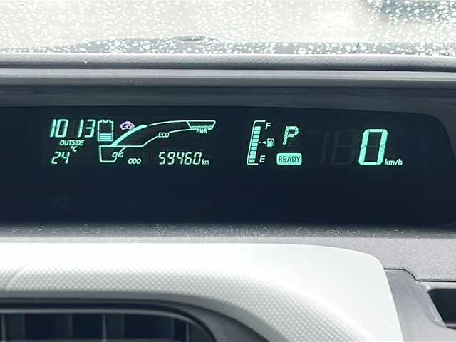 トヨタ アクア S 福島県 2013(平25)年 6万km ライムホワイトパールクリスタルシャイン 純正ナビ　フルセグ　ＢＴ　スマートキー　ＥＴＣ　ＥＶＭＯＤＥ　ＥＣＯＭＯＤＥ　ワイパーデアイサー　電格ミラー　オートライト　取説　プッシュスタート　ＩＳＯＦＩＸ対応　純正フロアマット　ドアバイザー