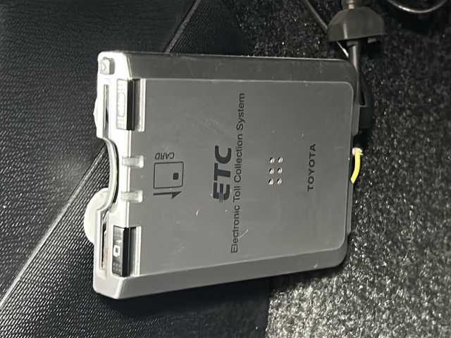 トヨタ アクア S 福島県 2013(平25)年 6万km ライムホワイトパールクリスタルシャイン 純正ナビ　フルセグ　ＢＴ　スマートキー　ＥＴＣ　ＥＶＭＯＤＥ　ＥＣＯＭＯＤＥ　ワイパーデアイサー　電格ミラー　オートライト　取説　プッシュスタート　ＩＳＯＦＩＸ対応　純正フロアマット　ドアバイザー