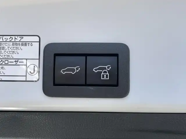 トヨタ ヤリスクロス ハイブリッド Z アドベンチャー 神奈川県 2023(令5)年 3万km プラチナホワイトパールマイカ ワンオーナー/純正ナビ/・フルセグTV/・Bluetooth/USB/・AM/FM/プリクラッシュセーフティ/アラウンドビューモニター/レーダークルーズコントロール/ビルトインETC2.0/パーキングサポートブレーキ/クリアランスソナー/レーントレーシングアシスト/ブラインドスポットモニター/ステアリングヒーター/前席シートヒーター/運転席パワーシート/オートハイビーム/オートライト/LEDヘッドライト/ルーフレール/オート電動格納ウィンカーミラー/取扱説明書/保証書