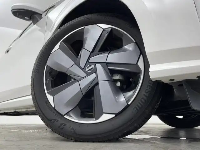日産 オーラ G レザーエディション 群馬県 2023(令5)年 0.5万km ピュアホワイトパール プロパイロット エマージェンシーブレーキ　純正ナビ　フルセグ　全方位カメラ　BOSEサウンド　ブラインドスポットモニター　デジタルインナーミラー　置くだけ充電　スマートキー　ETC LEDオートライト