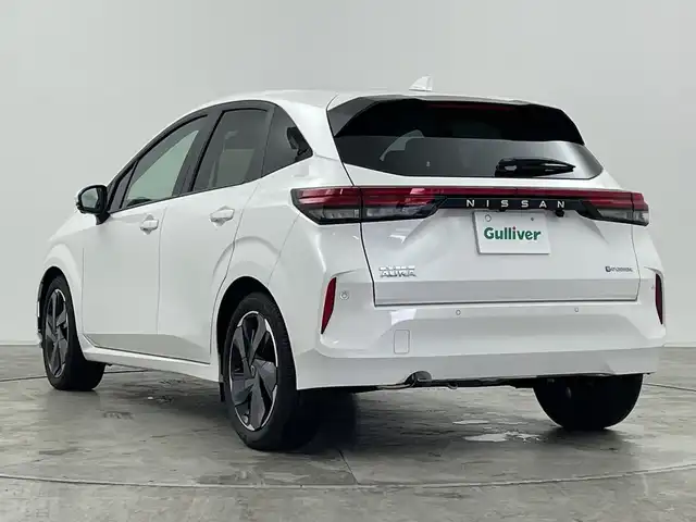 日産 オーラ G レザーエディション 群馬県 2023(令5)年 0.5万km ピュアホワイトパール プロパイロット エマージェンシーブレーキ　純正ナビ　フルセグ　全方位カメラ　BOSEサウンド　ブラインドスポットモニター　デジタルインナーミラー　置くだけ充電　スマートキー　ETC LEDオートライト