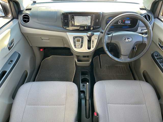 スバル プレオ プラス G スマートアシスト 岐阜県 2014(平26)年 9.1万km ブライトシルバーメタリック 登録時走行距離90221km/社外ナビ（clarion NX515）/Blue tooth・CD・DVD・USB/ワンセグテレビ/バックカメラ/ETC/踏み間違い衝突防止アシスト/横滑り防止装置/盗難防止装置/ハロゲンヘッドライト/純正１４アルミホイール/布系シート/フルフラットシート/純正フロアマット/プッシュスタート/スマートキー/スペアキー1本（板キー）/アイドリングストップ/電動格納ミラー/オートエアコン/保証書/記録簿/取扱説明書/禁煙車