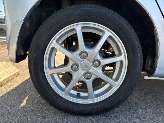 スバル プレオ プラス G スマートアシスト 岐阜県 2014(平26)年 9.1万km ブライトシルバーメタリック 登録時走行距離90221km/社外ナビ（clarion NX515）/Blue tooth・CD・DVD・USB/ワンセグテレビ/バックカメラ/ETC/踏み間違い衝突防止アシスト/横滑り防止装置/盗難防止装置/ハロゲンヘッドライト/純正１４アルミホイール/布系シート/フルフラットシート/純正フロアマット/プッシュスタート/スマートキー/スペアキー1本（板キー）/アイドリングストップ/電動格納ミラー/オートエアコン/保証書/記録簿/取扱説明書/禁煙車