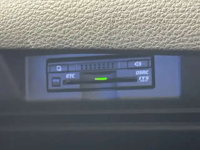 トヨタ ハリアー エレガンス 愛知県 2016(平28)年 5.8万km スパークリングブラックパールクリスタルシャイン 禁煙車/ワンオーナー/純正9インチナビ/（CD/DVD/Bluetooth/フルセグTV/SD)/バックカメラ/衝突軽減ブレーキ/クリアランスソナー/レーダークルーズコントロール/ドライブレコーダー/ETC/パワーシート/メモリシート/アイドリングストップ/17インチアルミホイール/スマートキー/スペアキー1本/プッシュスタート/純正フロアマット/横滑り防止装置/電動格納ミラー/LEDヘッドライト/フロントフォグランプ/オートライト