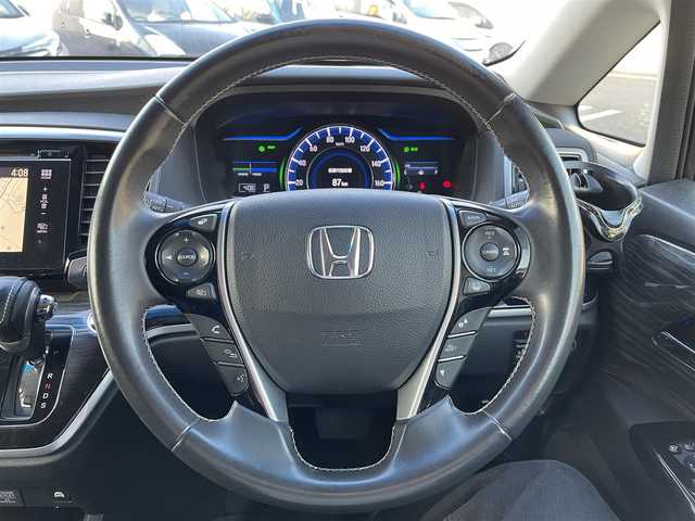 ホンダ オデッセイ ハイブリッド アブソルートセンシングEXパック 大分県 2016(平28)年 8.3万km ホワイトオーキッドパール 純正ナビ（3HU3）/【フルセグTV/Bluetooth/DVD/CD】/Honda SENSING/●衝突軽減ブレーキ 〈CMBS〉/●歩行者事故低減ステアリング/●ACC 〈アダプティブ・クルーズ・コントロール〉/●LKAS 〈車線維持支援システム〉/●路外逸脱抑制機能/●誤発進抑制機能/●先行車発進お知らせ機能/●標識認識機能/マルチビューカメラ/純正リアエンターテイメントシステム/両側パワースライドドア/前後ドラレコ（PDR800FR）/外部端子接続：HDMI・USB/運転席8ウェイパワーシート/LEDヘッドライト/2列目大型ロールサンシェード/2列目オットマン/純正ナビ（テレビ、DVD、FM、、Bluetooth）/ETC/スマートキー/電動格納ミラー/プッシュエンジン/ステアリングスイッチ/チルトステアリング/横滑り防止システム/ドアバイザー/純正フロアマット/スタッドレスタイヤ車載（215/55R17）/保証書/取扱説明書