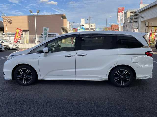 ホンダ オデッセイ ハイブリッド アブソルートセンシングEXパック 大分県 2016(平28)年 8.3万km ホワイトオーキッドパール 純正ナビ（3HU3）/【フルセグTV/Bluetooth/DVD/CD】/Honda SENSING/●衝突軽減ブレーキ 〈CMBS〉/●歩行者事故低減ステアリング/●ACC 〈アダプティブ・クルーズ・コントロール〉/●LKAS 〈車線維持支援システム〉/●路外逸脱抑制機能/●誤発進抑制機能/●先行車発進お知らせ機能/●標識認識機能/マルチビューカメラ/純正リアエンターテイメントシステム/両側パワースライドドア/前後ドラレコ（PDR800FR）/外部端子接続：HDMI・USB/運転席8ウェイパワーシート/LEDヘッドライト/2列目大型ロールサンシェード/2列目オットマン/純正ナビ（テレビ、DVD、FM、、Bluetooth）/ETC/スマートキー/電動格納ミラー/プッシュエンジン/ステアリングスイッチ/チルトステアリング/横滑り防止システム/ドアバイザー/純正フロアマット/スタッドレスタイヤ車載（215/55R17）/保証書/取扱説明書