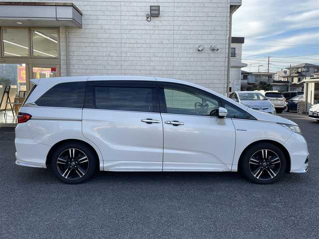 ホンダ オデッセイ ハイブリッド アブソルートセンシングEXパック 大分県 2016(平28)年 8.3万km ホワイトオーキッドパール 純正ナビ（3HU3）/【フルセグTV/Bluetooth/DVD/CD】/Honda SENSING/●衝突軽減ブレーキ 〈CMBS〉/●歩行者事故低減ステアリング/●ACC 〈アダプティブ・クルーズ・コントロール〉/●LKAS 〈車線維持支援システム〉/●路外逸脱抑制機能/●誤発進抑制機能/●先行車発進お知らせ機能/●標識認識機能/マルチビューカメラ/純正リアエンターテイメントシステム/両側パワースライドドア/前後ドラレコ（PDR800FR）/外部端子接続：HDMI・USB/運転席8ウェイパワーシート/LEDヘッドライト/2列目大型ロールサンシェード/2列目オットマン/純正ナビ（テレビ、DVD、FM、、Bluetooth）/ETC/スマートキー/電動格納ミラー/プッシュエンジン/ステアリングスイッチ/チルトステアリング/横滑り防止システム/ドアバイザー/純正フロアマット/スタッドレスタイヤ車載（215/55R17）/保証書/取扱説明書