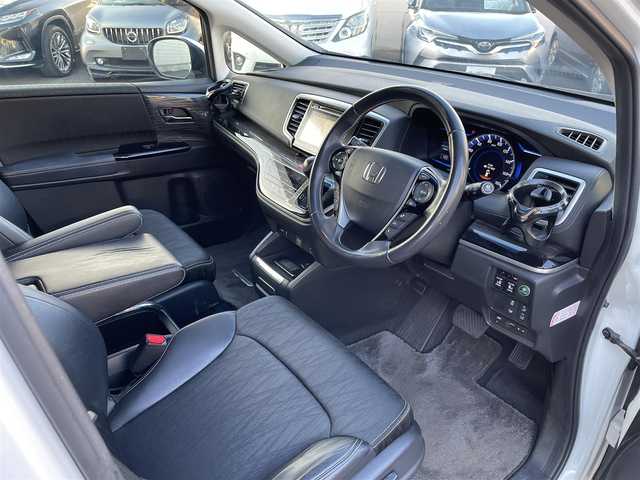 ホンダ オデッセイ ハイブリッド アブソルートセンシングEXパック 大分県 2016(平28)年 8.3万km ホワイトオーキッドパール 純正ナビ（3HU3）/【フルセグTV/Bluetooth/DVD/CD】/Honda SENSING/●衝突軽減ブレーキ 〈CMBS〉/●歩行者事故低減ステアリング/●ACC 〈アダプティブ・クルーズ・コントロール〉/●LKAS 〈車線維持支援システム〉/●路外逸脱抑制機能/●誤発進抑制機能/●先行車発進お知らせ機能/●標識認識機能/マルチビューカメラ/純正リアエンターテイメントシステム/両側パワースライドドア/前後ドラレコ（PDR800FR）/外部端子接続：HDMI・USB/運転席8ウェイパワーシート/LEDヘッドライト/2列目大型ロールサンシェード/2列目オットマン/純正ナビ（テレビ、DVD、FM、、Bluetooth）/ETC/スマートキー/電動格納ミラー/プッシュエンジン/ステアリングスイッチ/チルトステアリング/横滑り防止システム/ドアバイザー/純正フロアマット/スタッドレスタイヤ車載（215/55R17）/保証書/取扱説明書